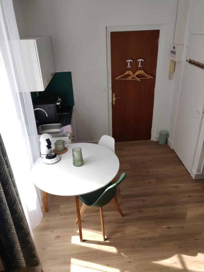Scandinave - Proche Gare & Centre-Ville - Stationnement - Cour Interieure Table & Chaises サン・ブリュー エクステリア 写真