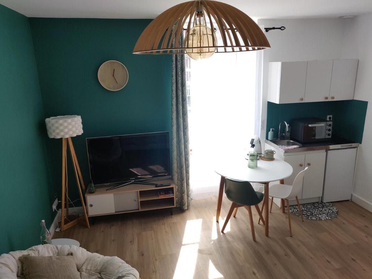 Scandinave - Proche Gare & Centre-Ville - Stationnement - Cour Interieure Table & Chaises サン・ブリュー エクステリア 写真