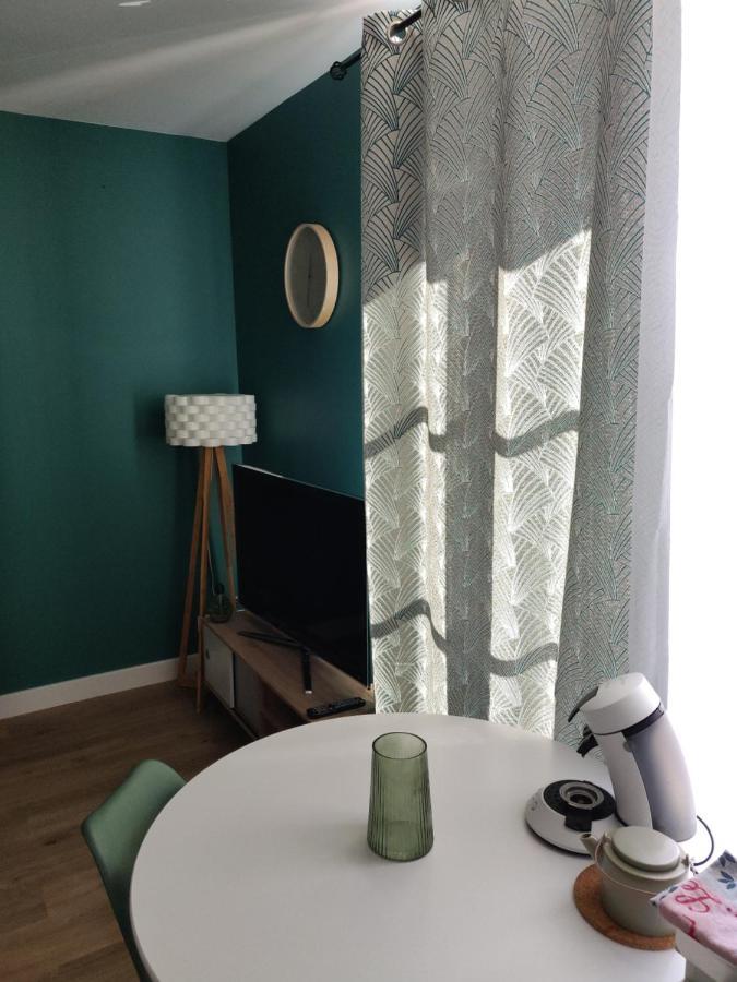 Scandinave - Proche Gare & Centre-Ville - Stationnement - Cour Interieure Table & Chaises サン・ブリュー エクステリア 写真